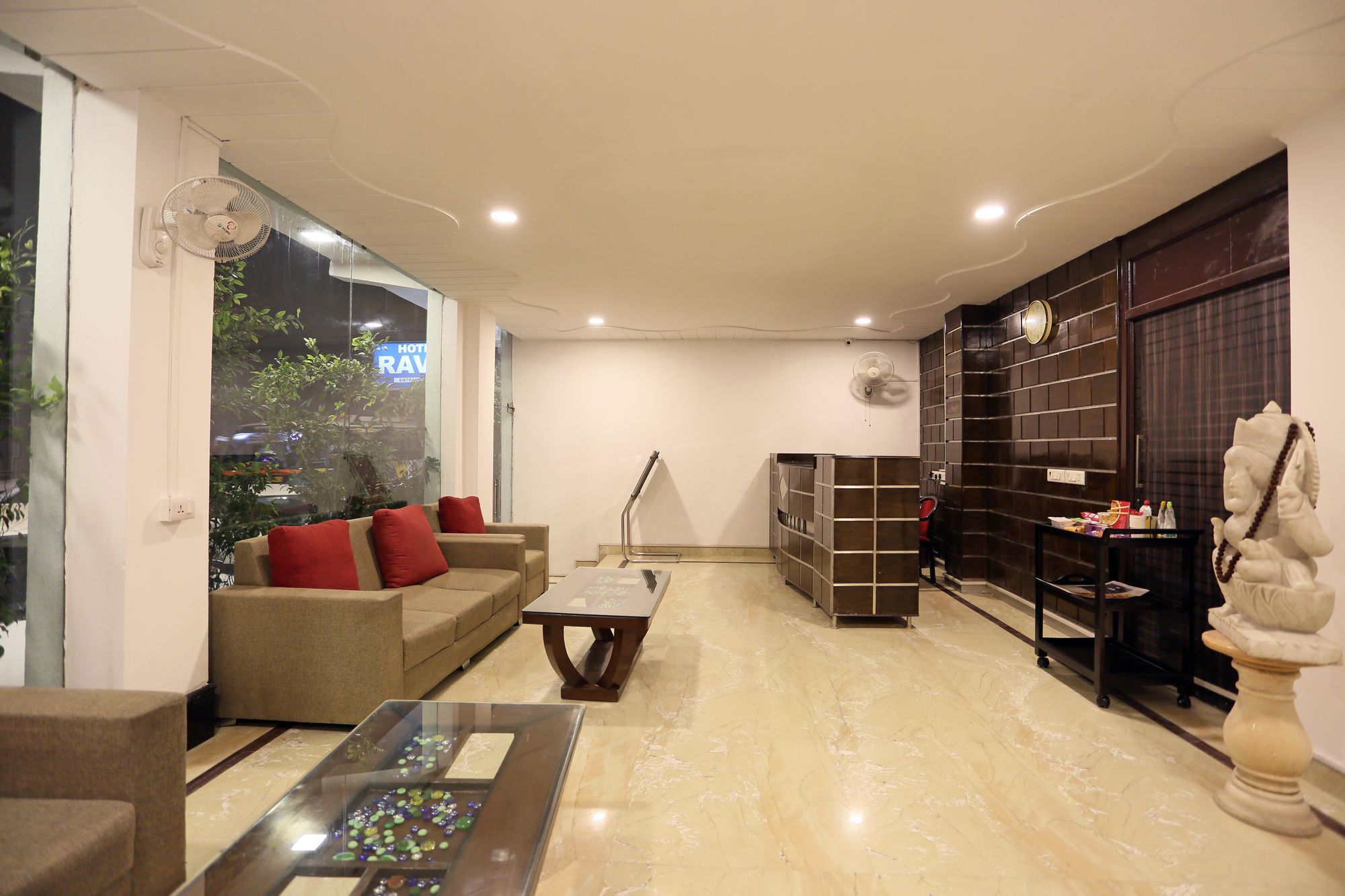 Oyo Marina New Delhi